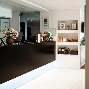 Western Park Globetrotter Airport Hotel
